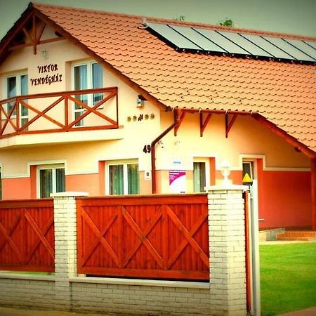 Viktor Vendeghaz Es Apartmanhaz Baktaloranthaza Luaran gambar