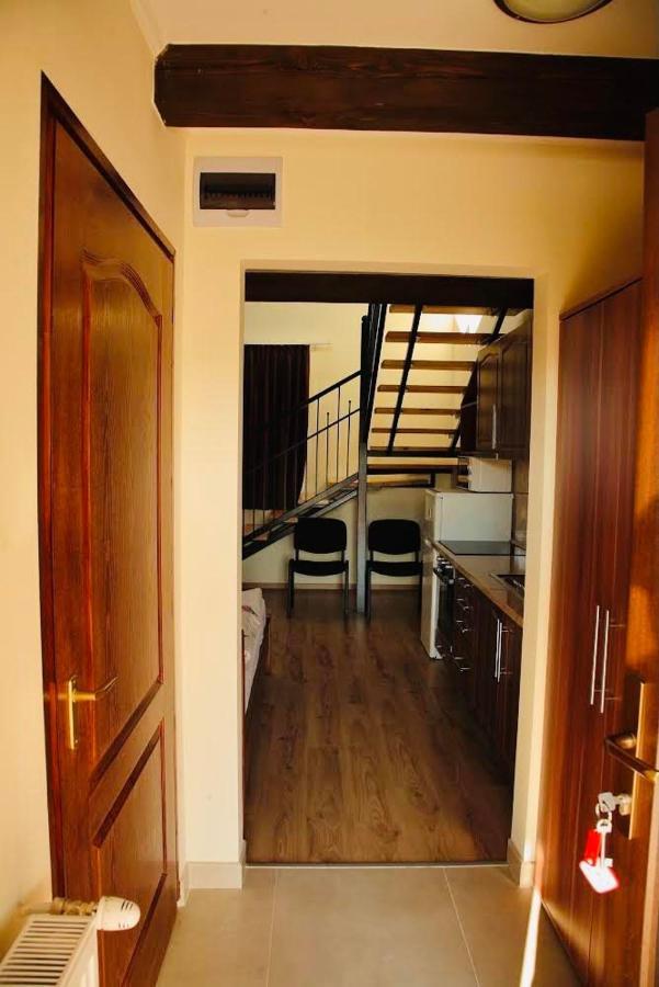 Viktor Vendeghaz Es Apartmanhaz Baktaloranthaza Luaran gambar