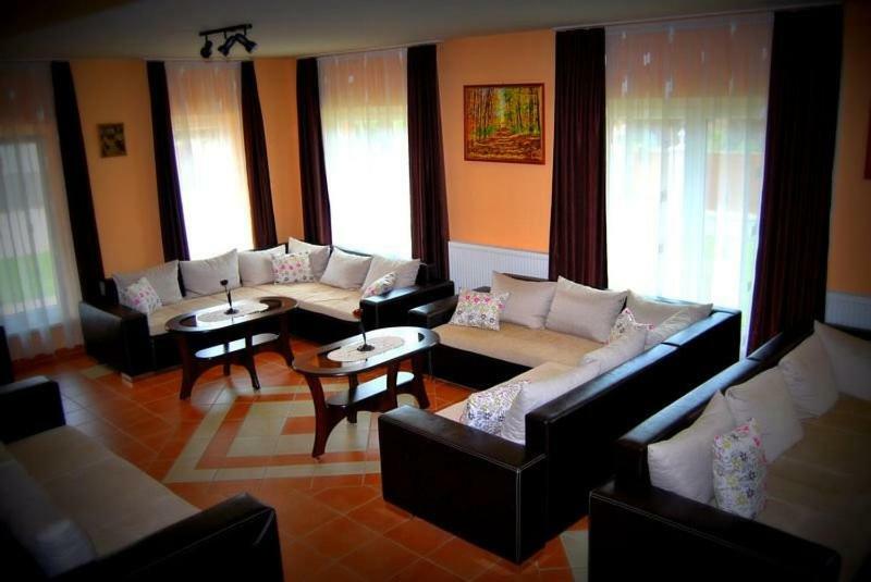 Viktor Vendeghaz Es Apartmanhaz Baktaloranthaza Luaran gambar