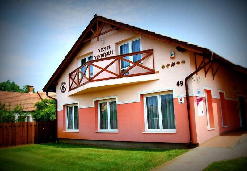 Viktor Vendeghaz Es Apartmanhaz Baktaloranthaza Luaran gambar